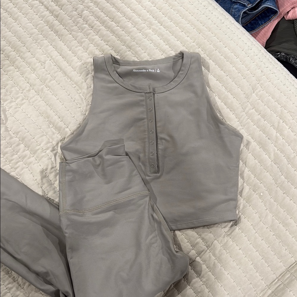Abercrombie Gray Tank and Leggings Set